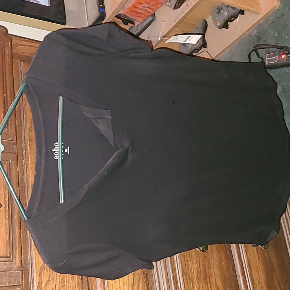 Soho New York & Company a medium Black soft tee